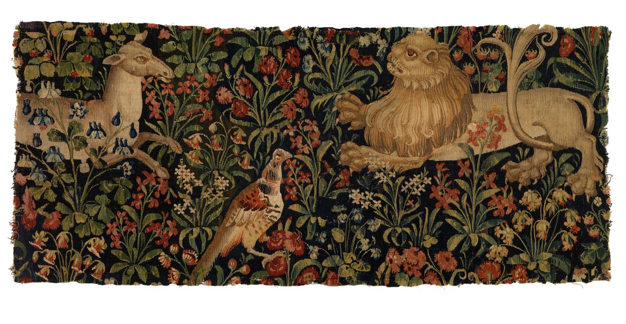 Tapetfragment av mille fleurs som viser Doe, Lion og Fasan (ull) av European School