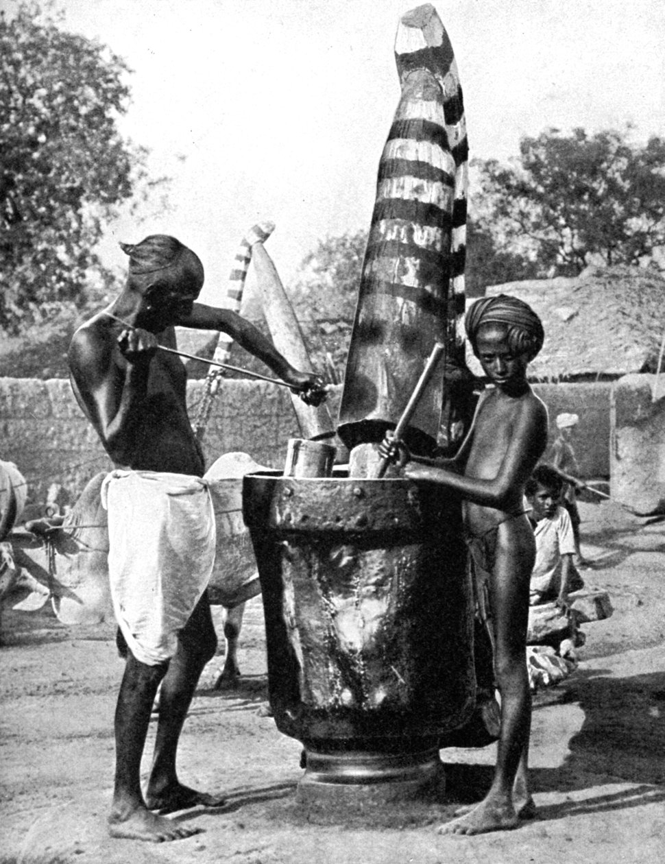 Sesammølle malt til ære for en hinduistisk gudinne, India, 1936 av Ewing Galloway