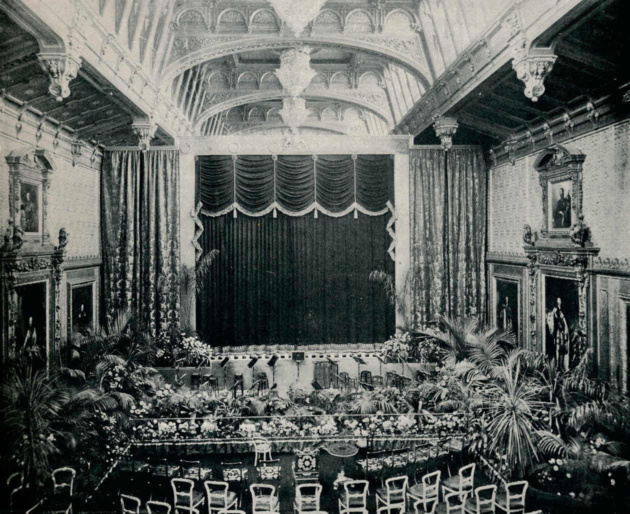 Waterloo Chamber, Windsor Castle, innrettet som teater for statsskuespillene fra 1891, c1891,1901 av Eyre and Spottiswoode