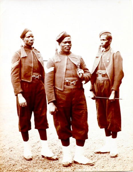 Hausa Sergeants Gold Coast, juni 1897 (albumtrykk) av F.G.O. Stuart