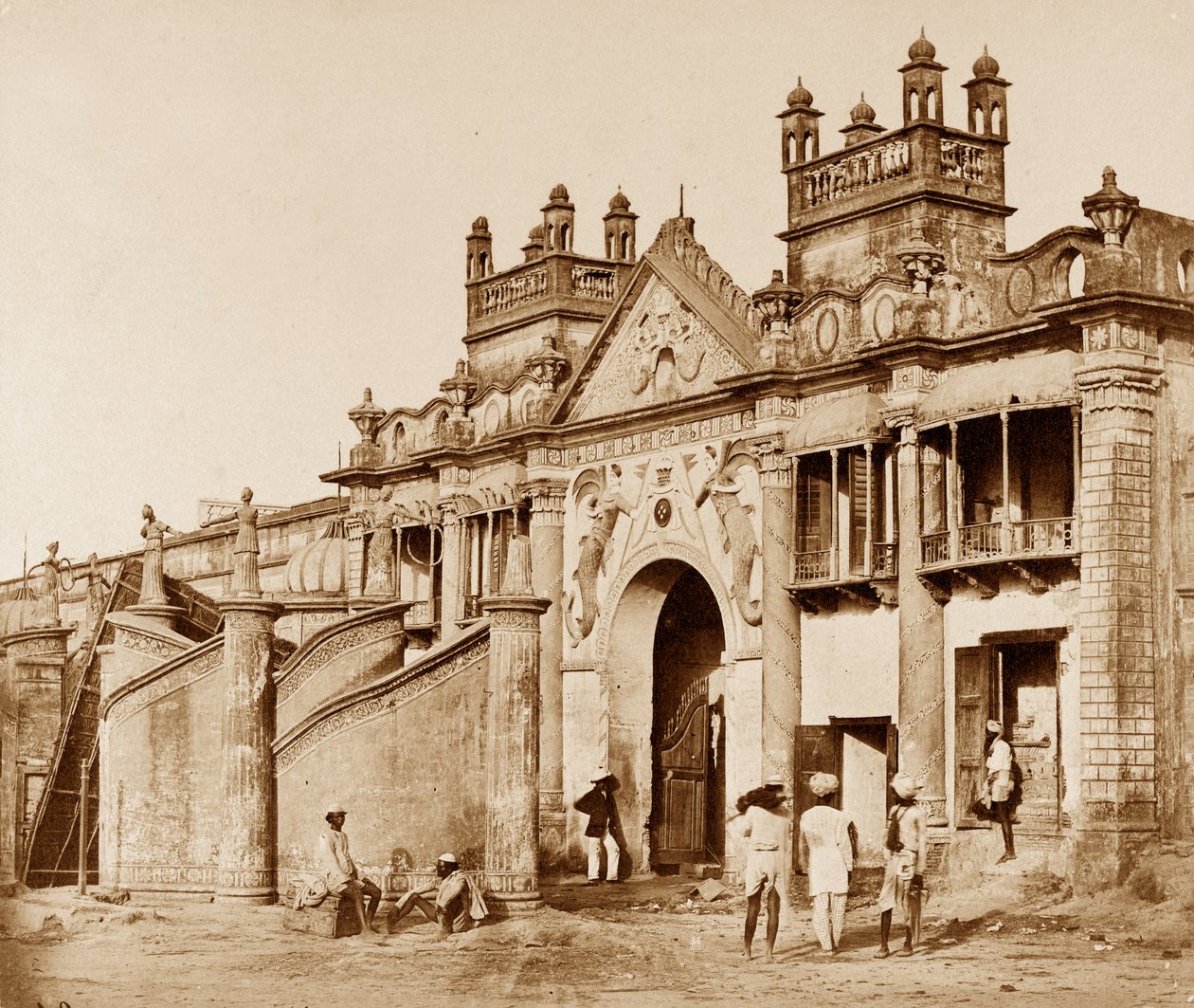 En port som fører inn til Kaiserbagh, Lucknow av Felice Beato