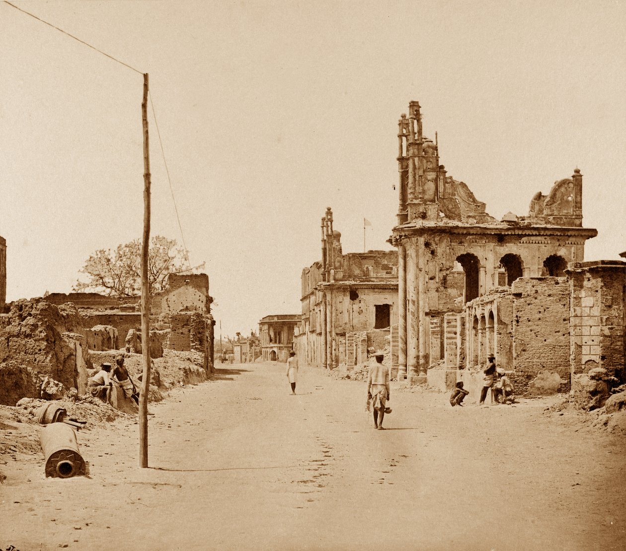 The Cawnpore Road, Lucknow av Felice Beato