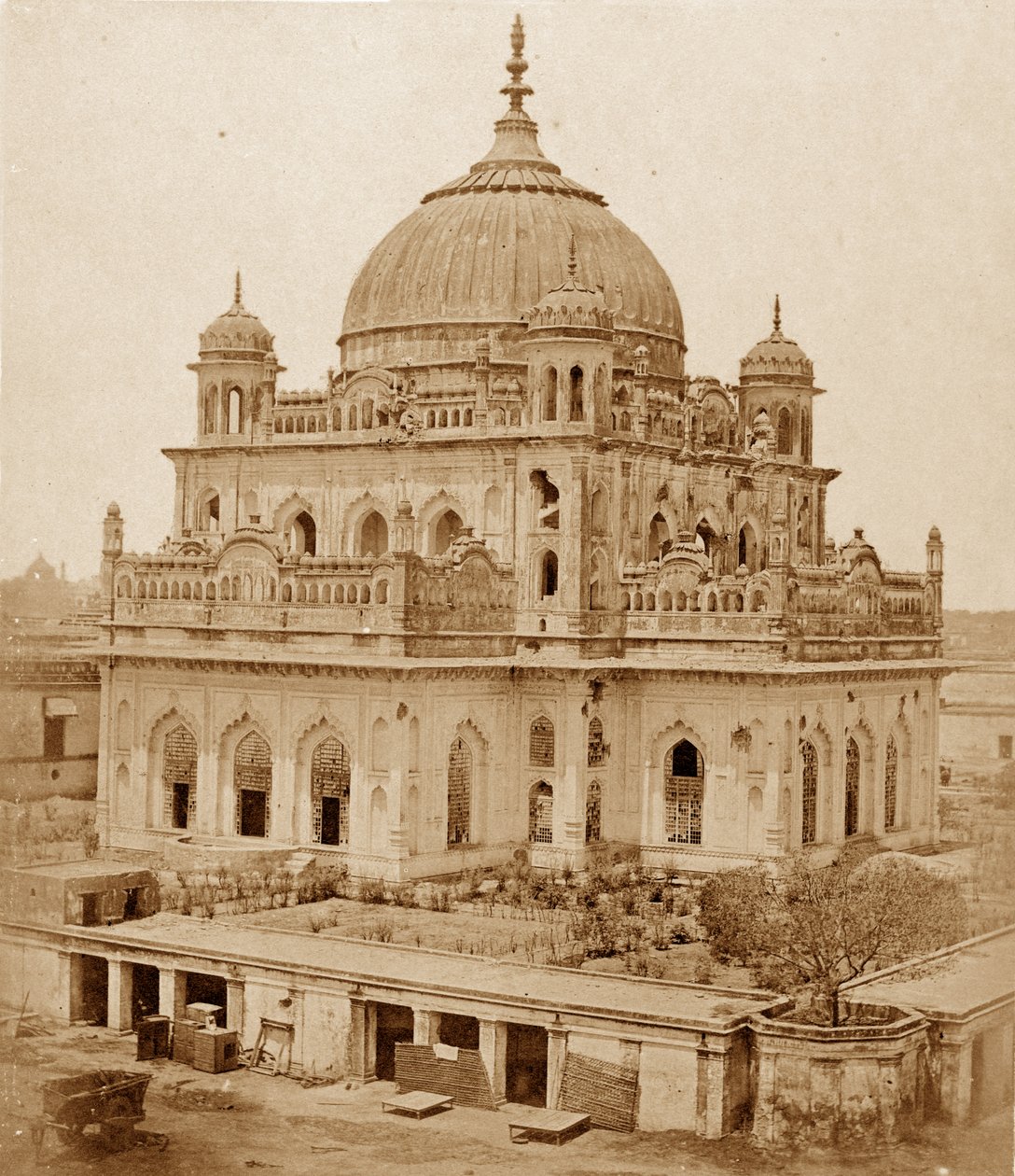 Saadat Alis grav i Kaiserbagh-palasset, Lucknow, 1858 av Felice Beato