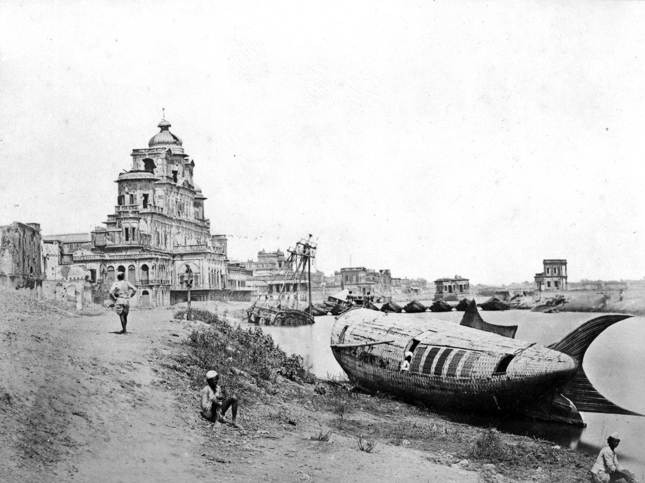 Utsikt over Chattar Manzil-palasset, ved elven Gumti, Lucknow, under det indiske opprøret, 1858 av Felice Beato