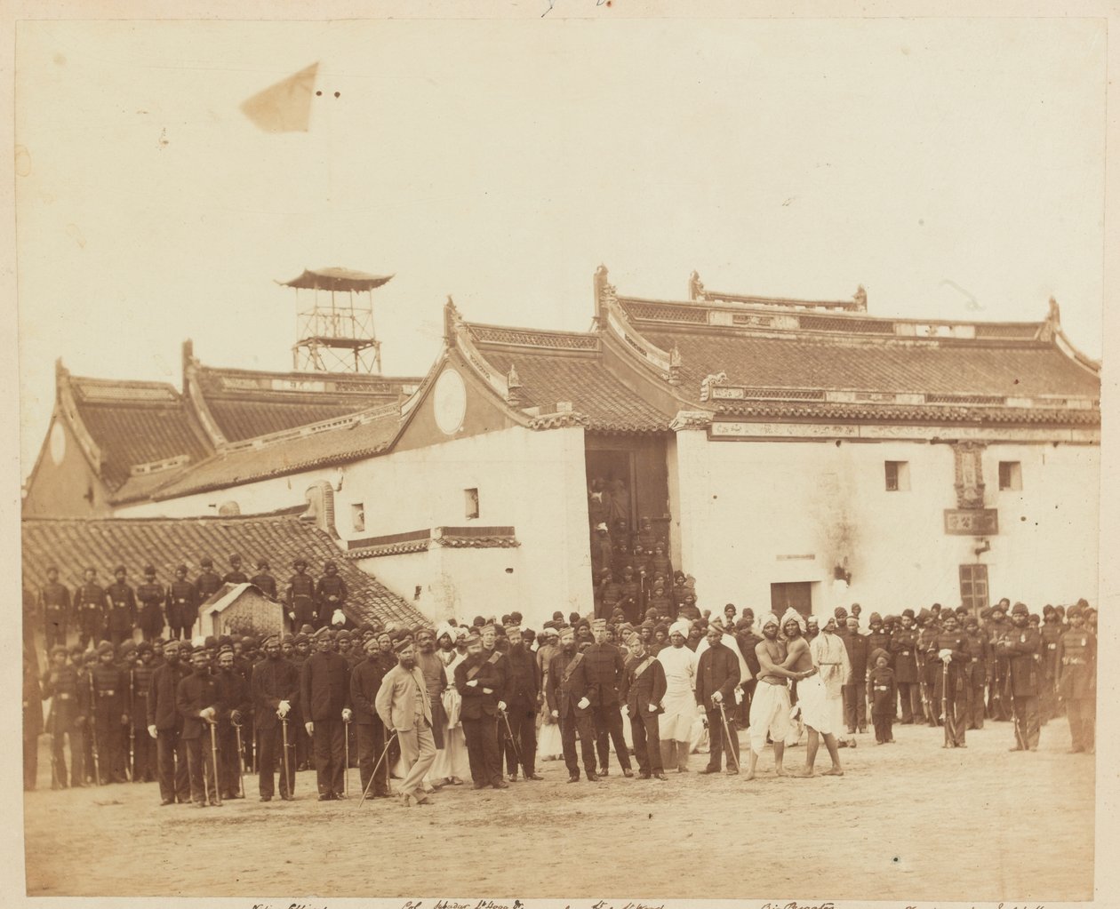 2nd Belooch Regiment of Native Infantry, Bombay, utenfor Ning Po Joss-huset, Kina, 1860 av Felice Beato