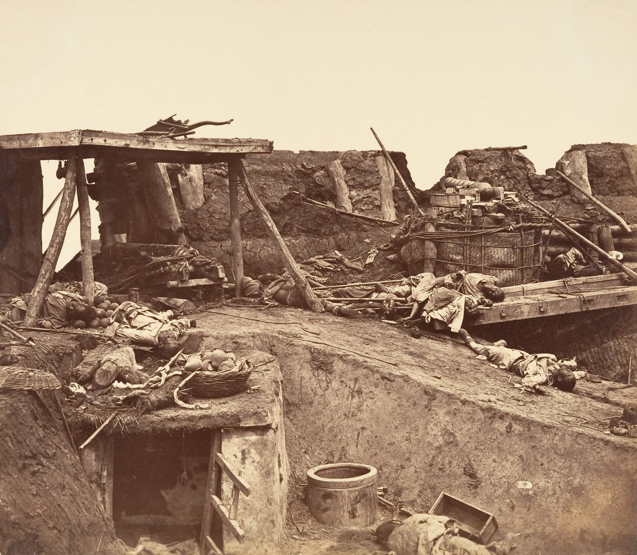 [Etter fangsten av Taku-fortene], 1860. av Felice Beato