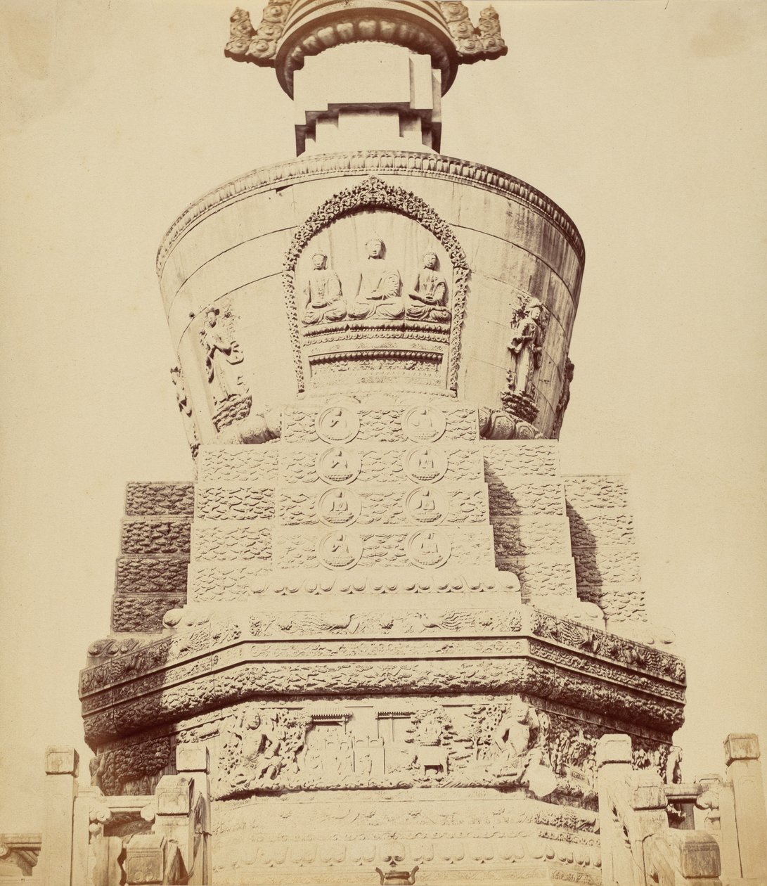Arkitektonisk utsikt over Lama-tempelet nær Pekin, oktober 1860, 1860. av Felice Beato