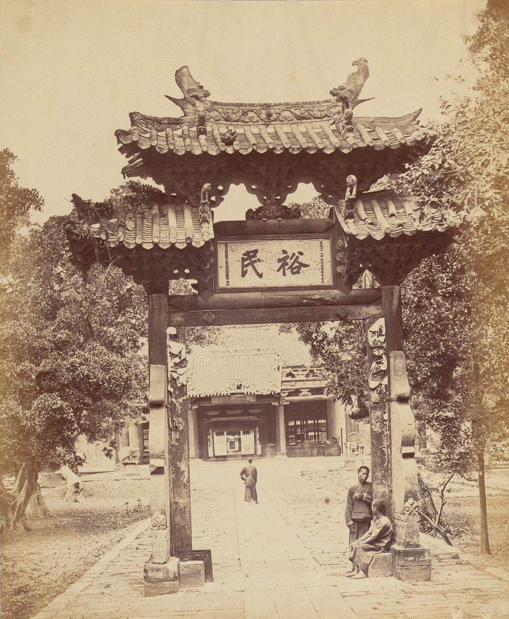 Inngang til statskassen, kanton, 10. april 1860 av Felice Beato