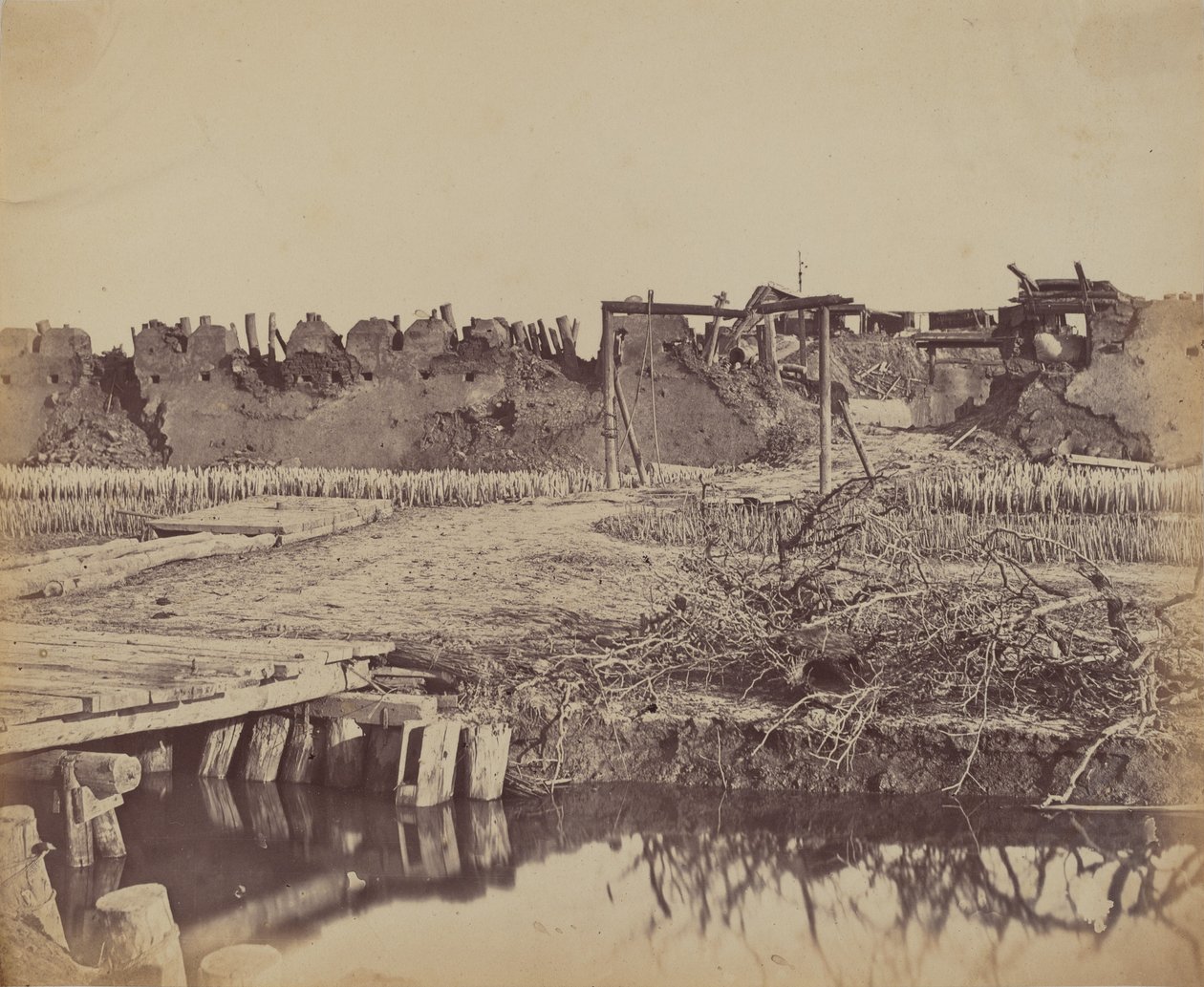 Eksteriør av North Fort Viser den engelske inngangen, 21. august 1860, 1860. av Felice Beato