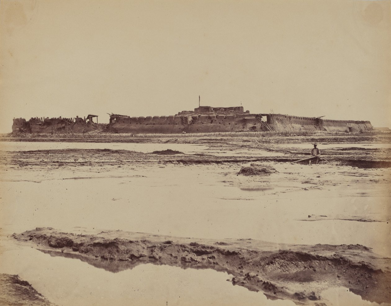 Eksteriør av North Taku Fort på Peiho River, viser den engelske og franske inngangen, 21. august 1860 av Felice Beato