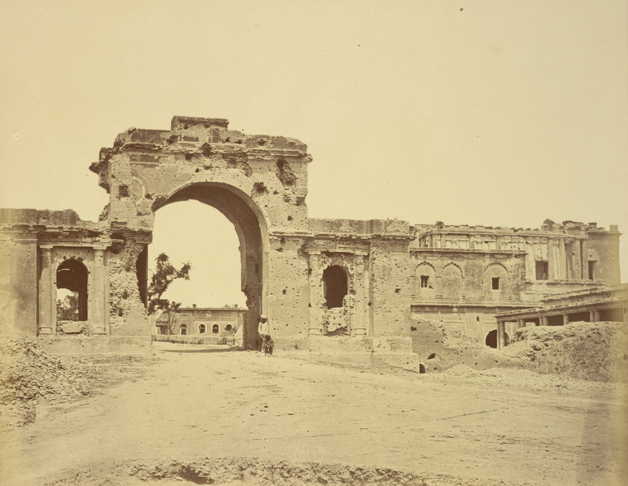Gateway Leading into The Residency, vanligvis Bailee Guard Gate, holdt av oberstløytnant R.H.M. Aitken, av den 13. bengalske innfødte av Felice Beato