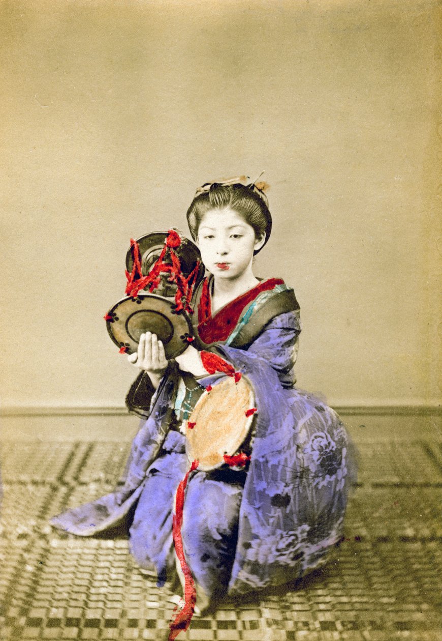 Geisha som spiller tsuzumi, Japan, 1882 av Felice Beato