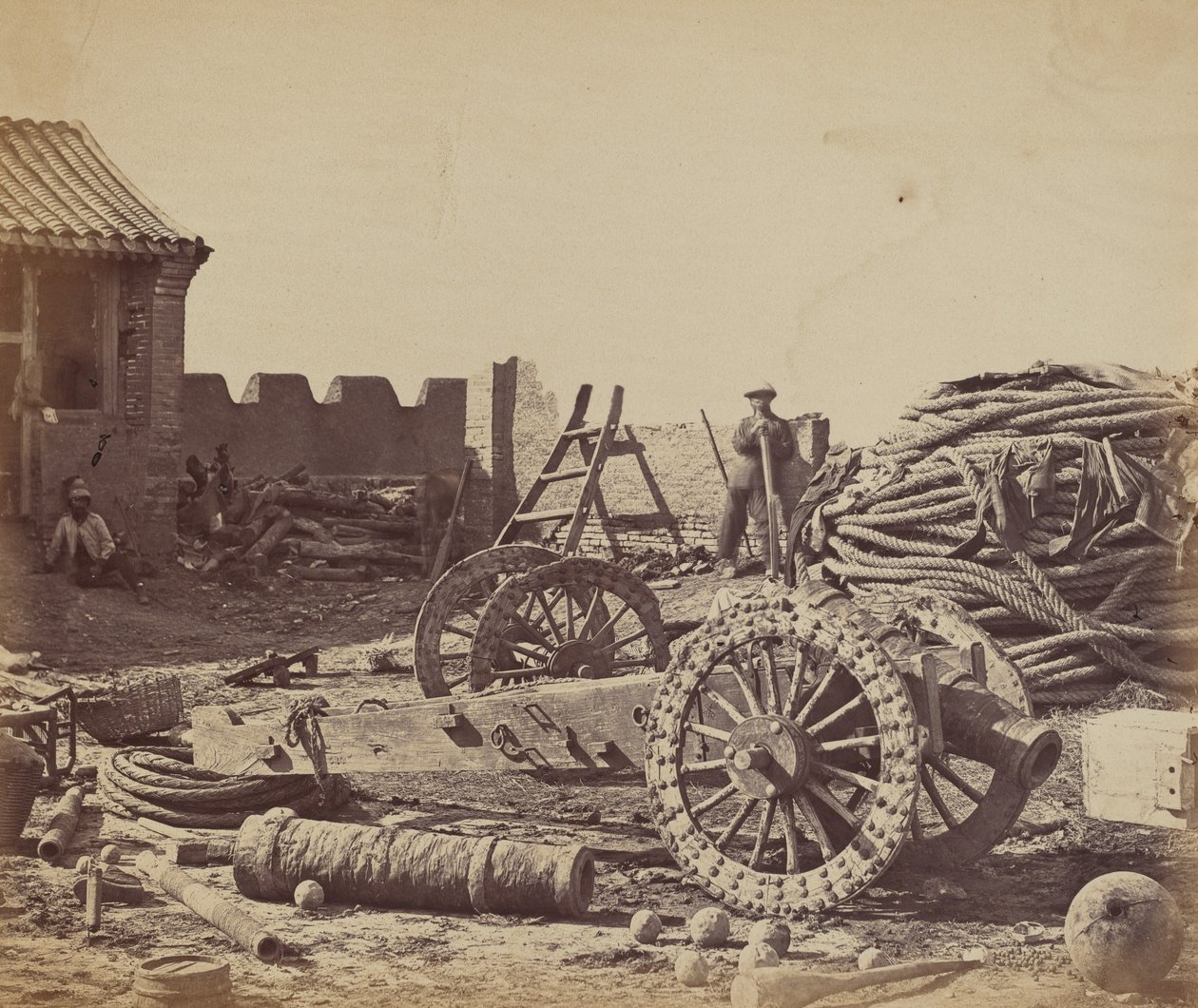 Interiør av Pehtang Fort viser magasinet og trepistolen, 1. august 1860 av Felice Beato
