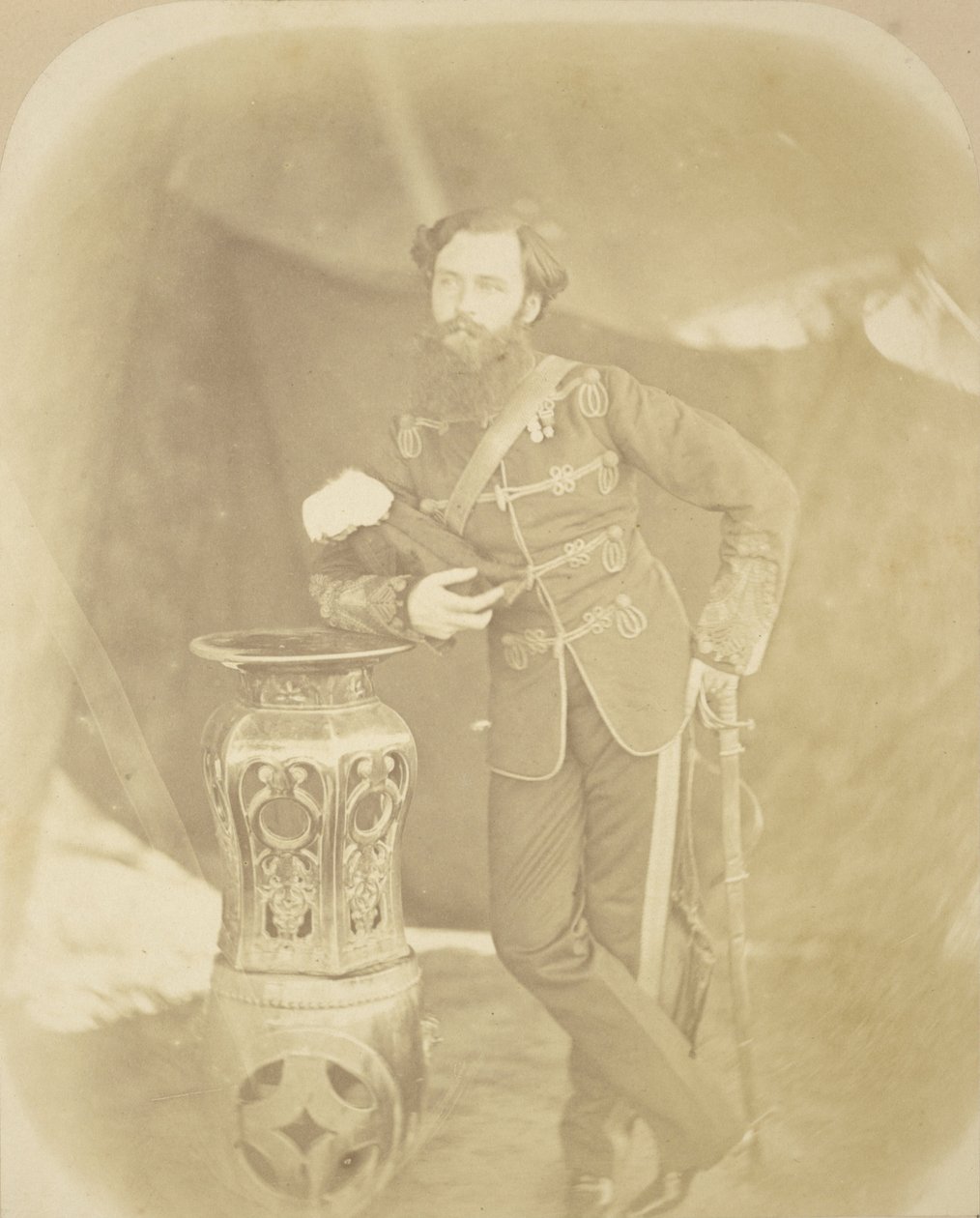 Portrett av oberst Henry Hope Crealock, assisterende assistent, generaladjutant av Felice Beato