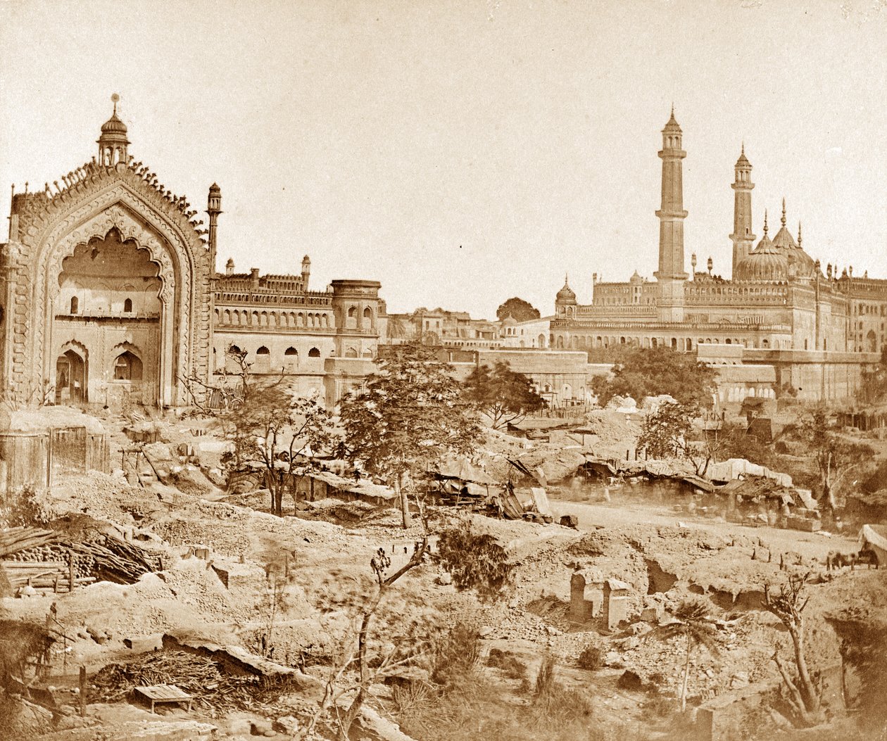 Room-i-darwazar eller Konstantinopelporten, Lucknow av Felice Beato