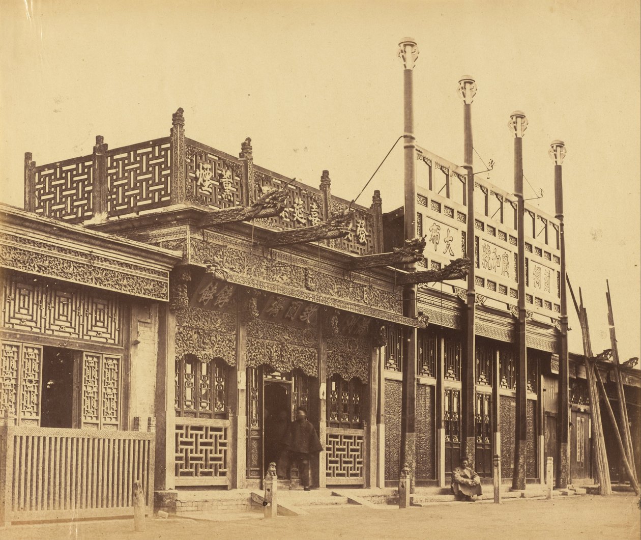 Gate og butikker i tartarbyen Pekin, 29. oktober 1860 av Felice Beato