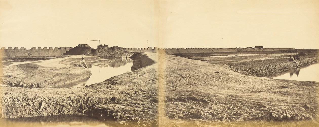 Tangkoo-fortet etter fangsten, viser den franske og engelske inngangen, 10. august 1860, 1860. av Felice Beato