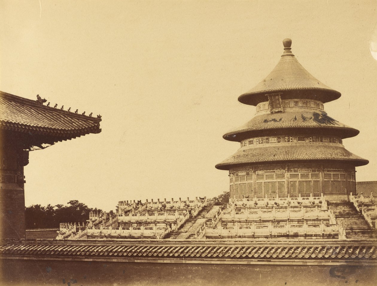 Himmelens tempel fra stedet hvor prestene blir brent i den kinesiske byen Pekin. 18. oktober av Felice Beato