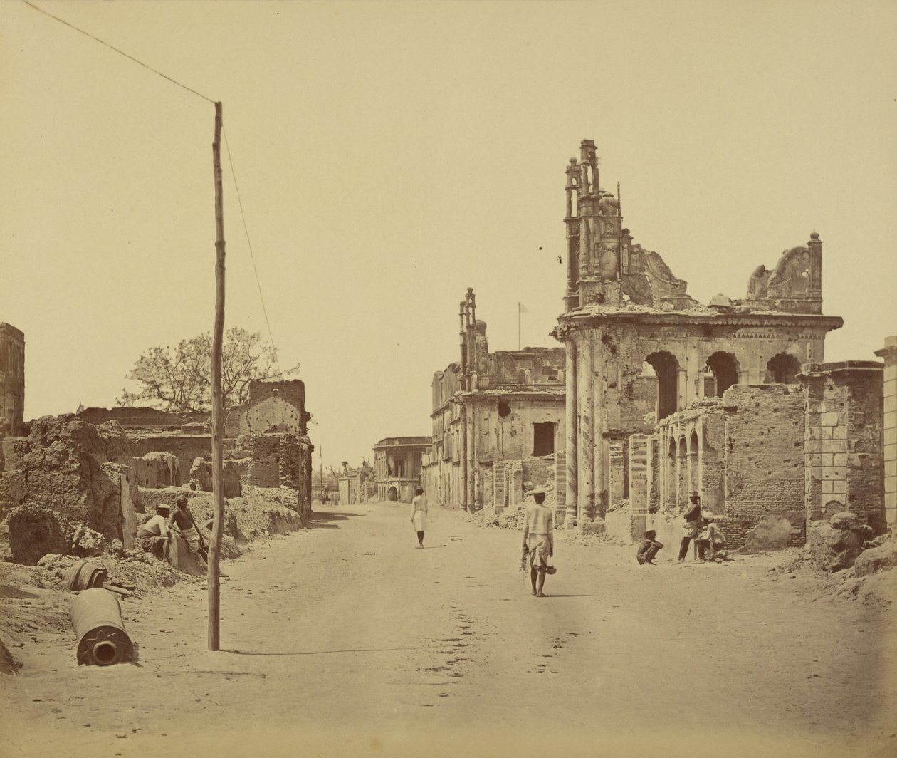 The Cawnpore Road, Lucknow av Felice Beato