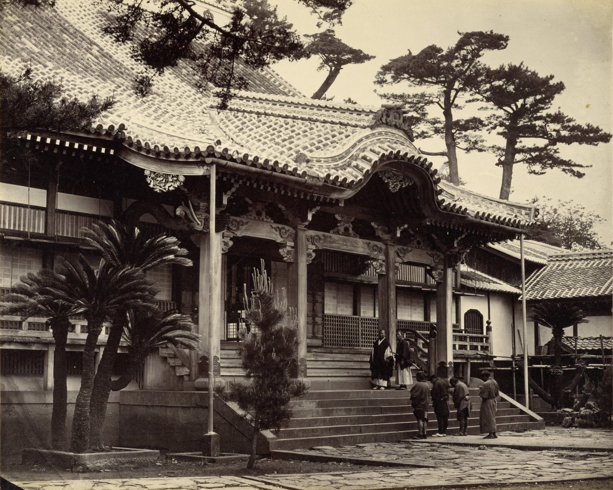 Hovedsalen i Daionji -tempelet, Nagasaki av Felice Beato