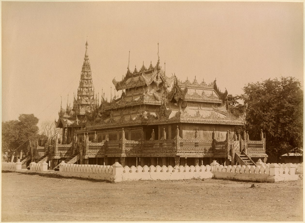 The Nan-U Human-Se, Shwe-Kyaung i palasset i Mandalay, Burma, sent på 1800-tallet (albumintrykk) av Felice Beato