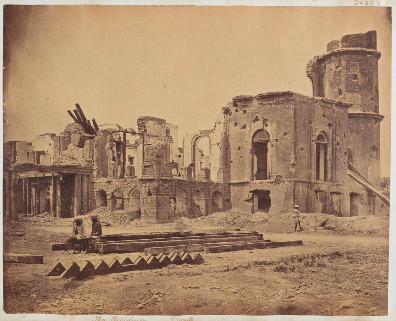 Forsiden av Residency, Lucknow, 1858 av Felice Beato