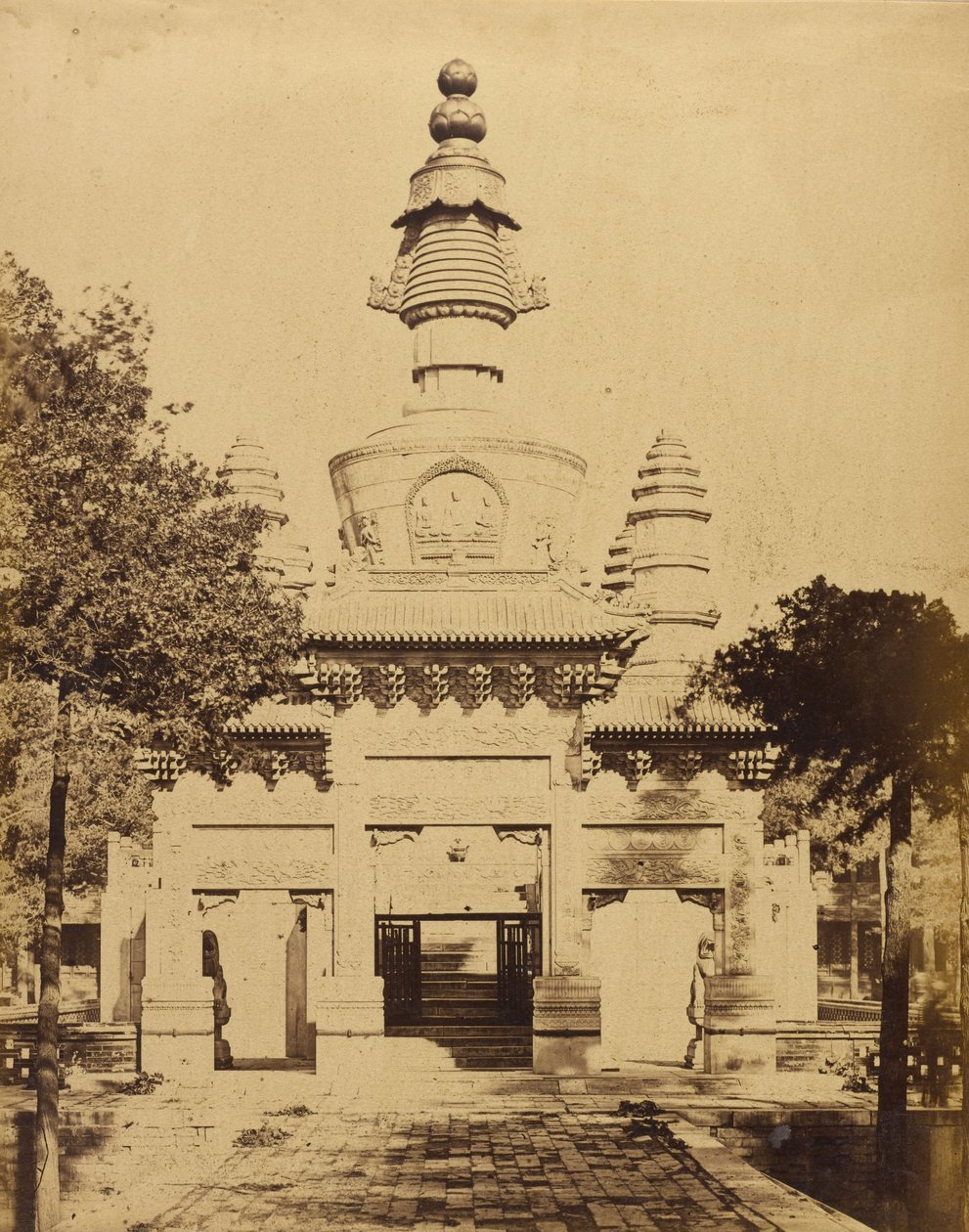 Tibetansk monument i Lama-tempelet nær Pekin, august 1860 av Felice Beato