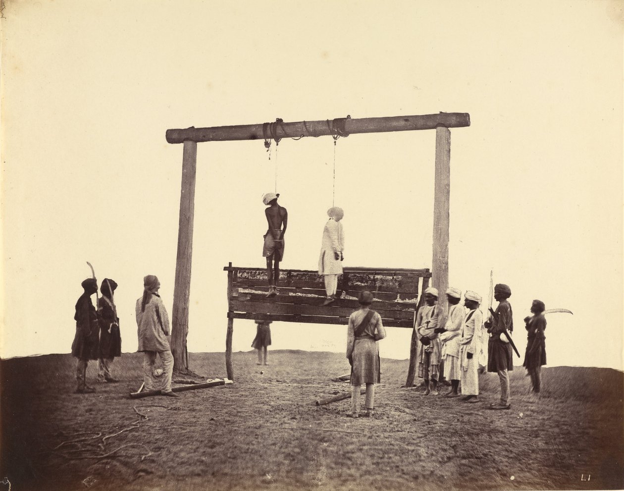 To sepoyer fra det 31. innfødte infanteriet, som ble hengt i Lucknow, 1857 av Felice Beato