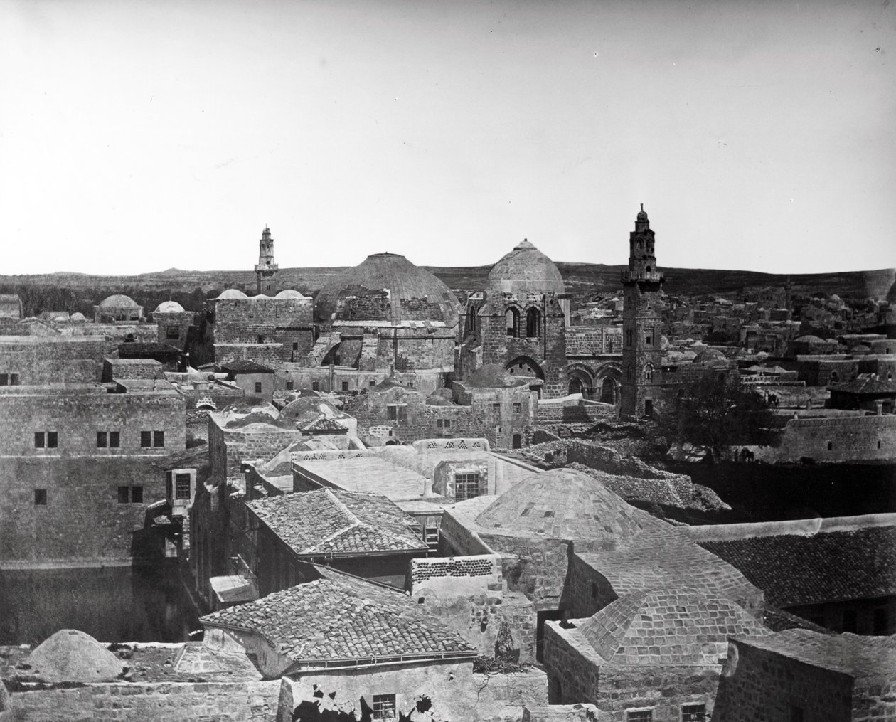 Utsikt over Den hellige gravs kirke og bassenget til Hiskia, Jerusalem, 1857 av Felice Beato