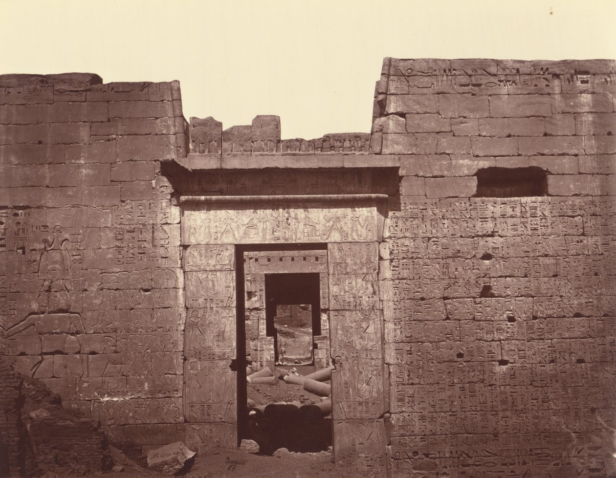 Andre port til det store tempelet i Medinet Habu, Theben av Félix Bonfils