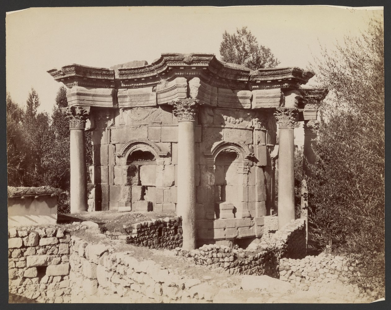 Baalbek, Venustempelet av Félix Bonfils