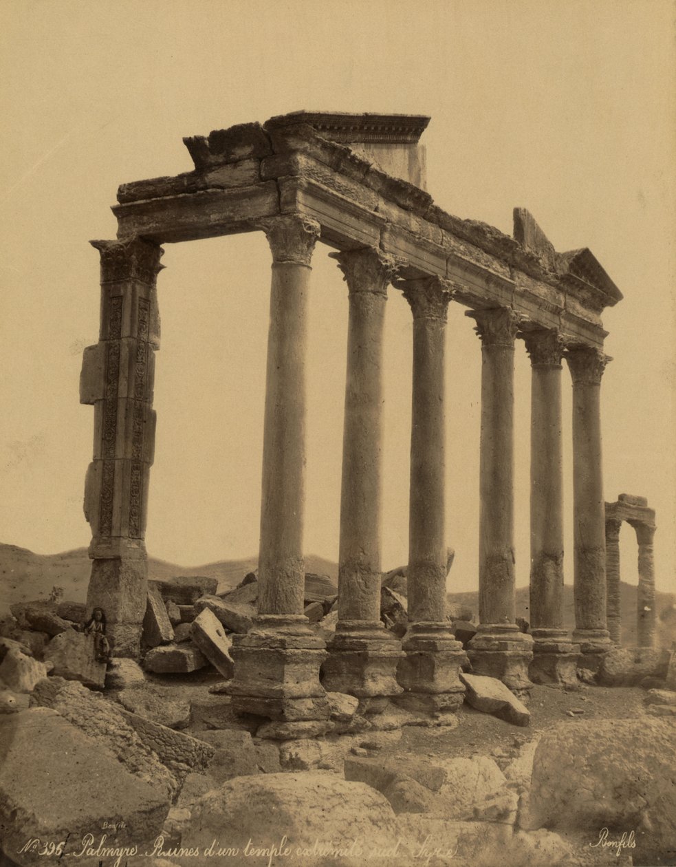 Kolonnade og rester av tempelet i Palmyra, Syria av Félix Bonfils