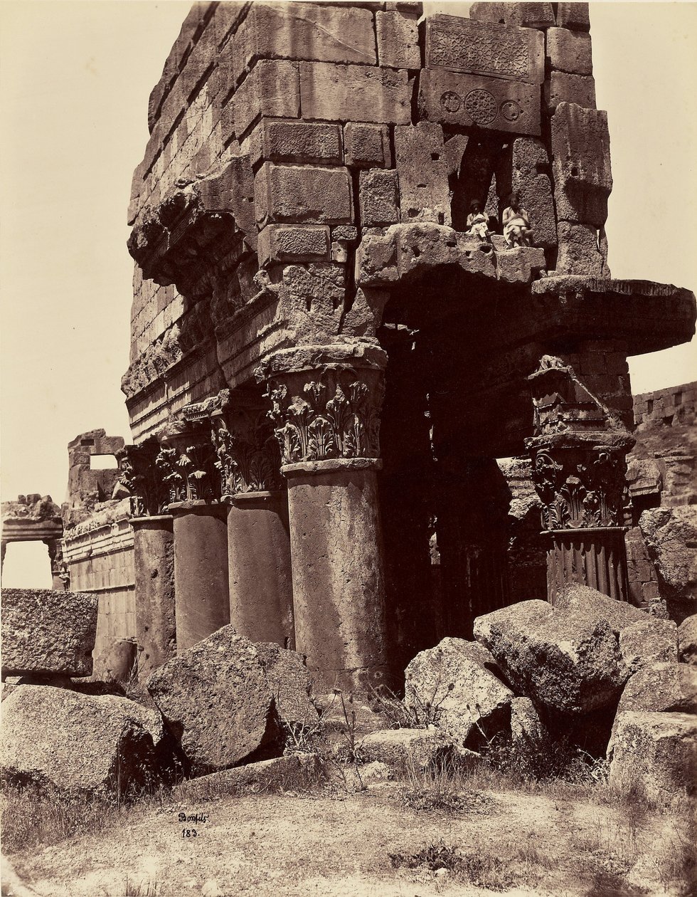Detaljer av søylekapitelene i Jupitertempelet - Baalbek av Félix Bonfils