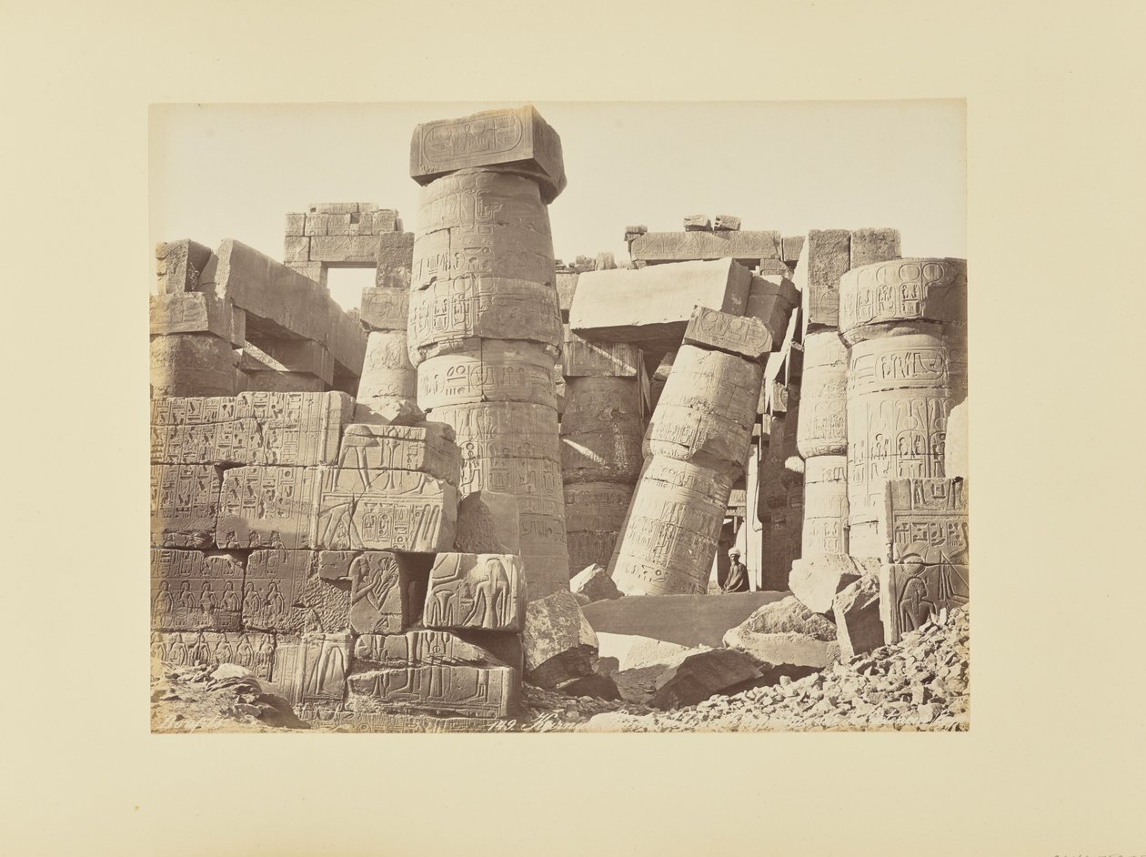 Karnak. Ruinene av hypostylsalen, sett innenfra, Egypt av Félix Bonfils