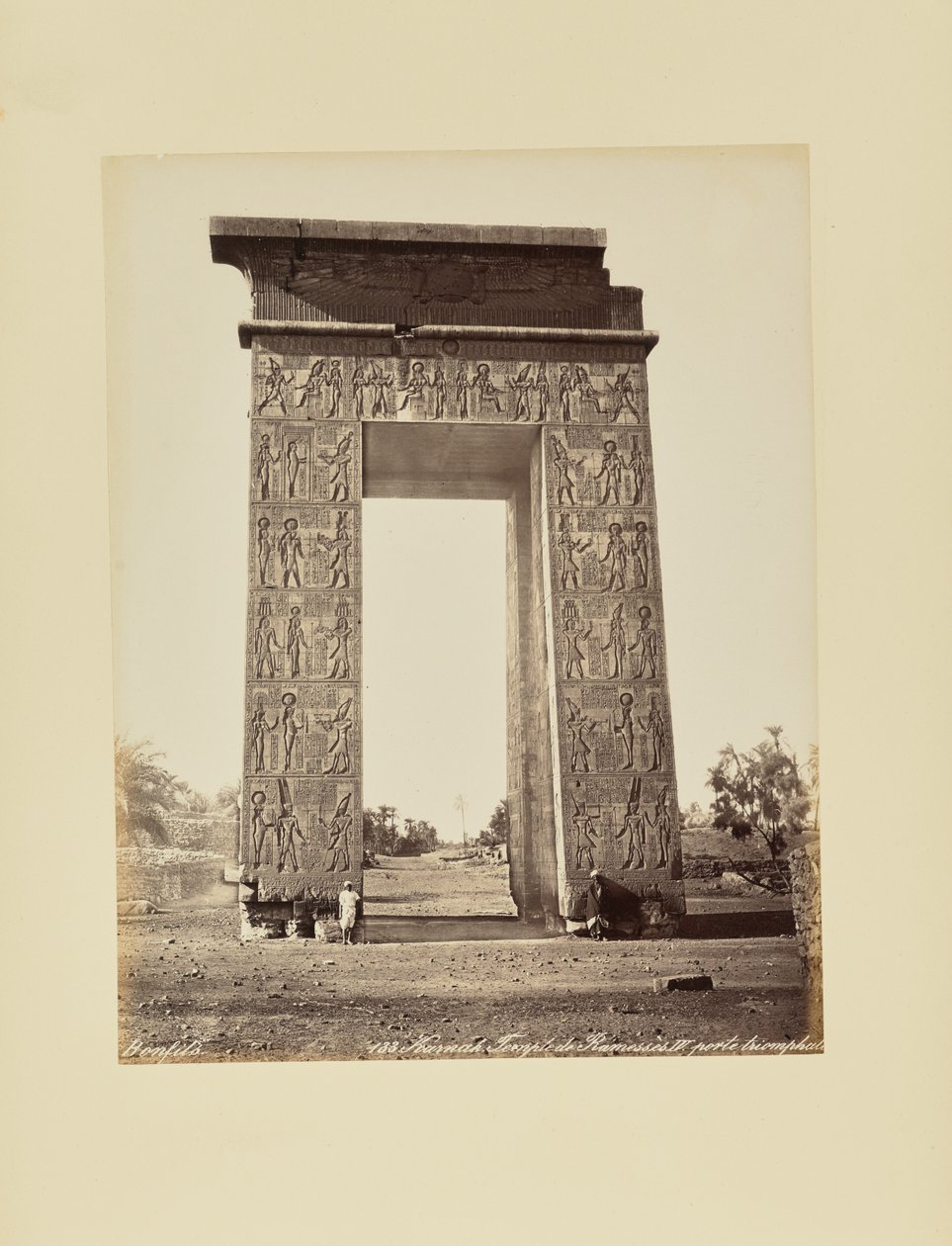 Karnak. Ramses IVs tempel. Triumfport av Félix Bonfils
