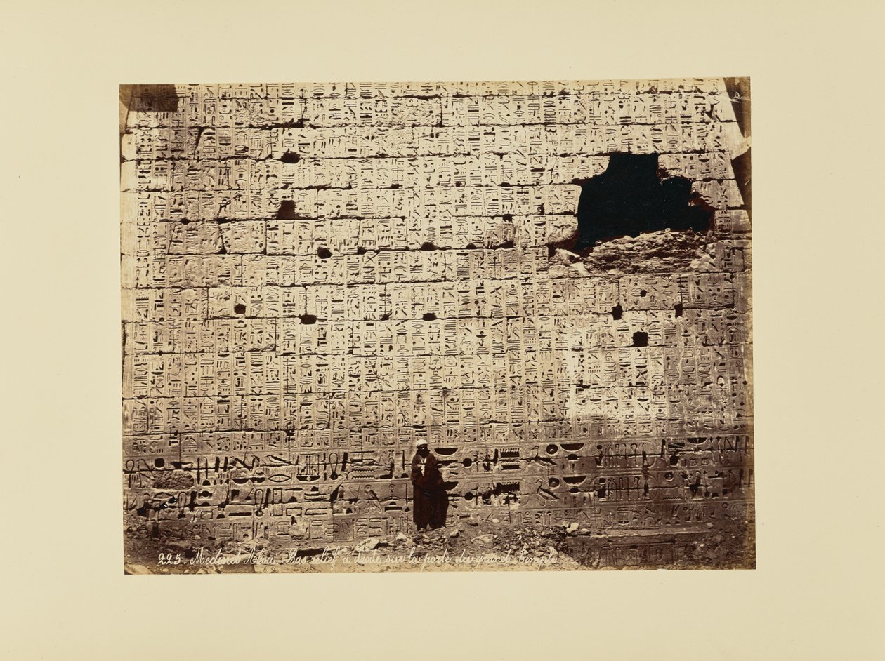 Medinet-Abou - Basrelieff til høyre på porten til det store tempelet av Félix Bonfils