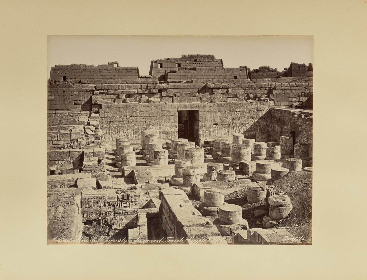 Medinet Habu. Den store templets hypostyle hall (Egypt) av Félix Bonfils
