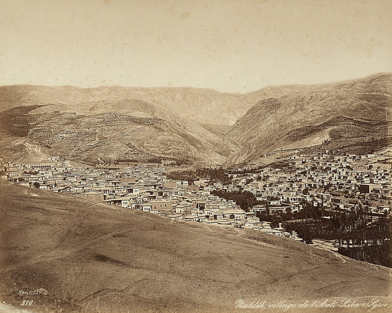 Panoramautsikt over Zahleh, Syria av Félix Bonfils