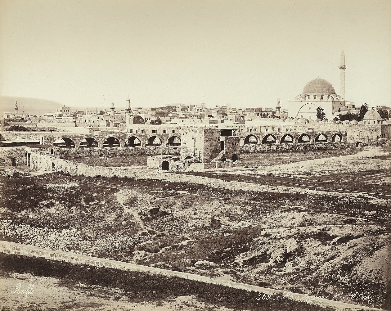 Panoramautsikt over et befolket område med en moske, i Israel av Félix Bonfils