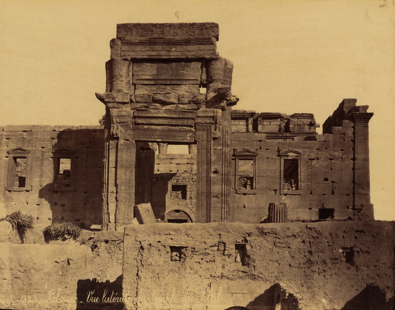 Rester av solens tempel i Palmyra, Syria av Félix Bonfils