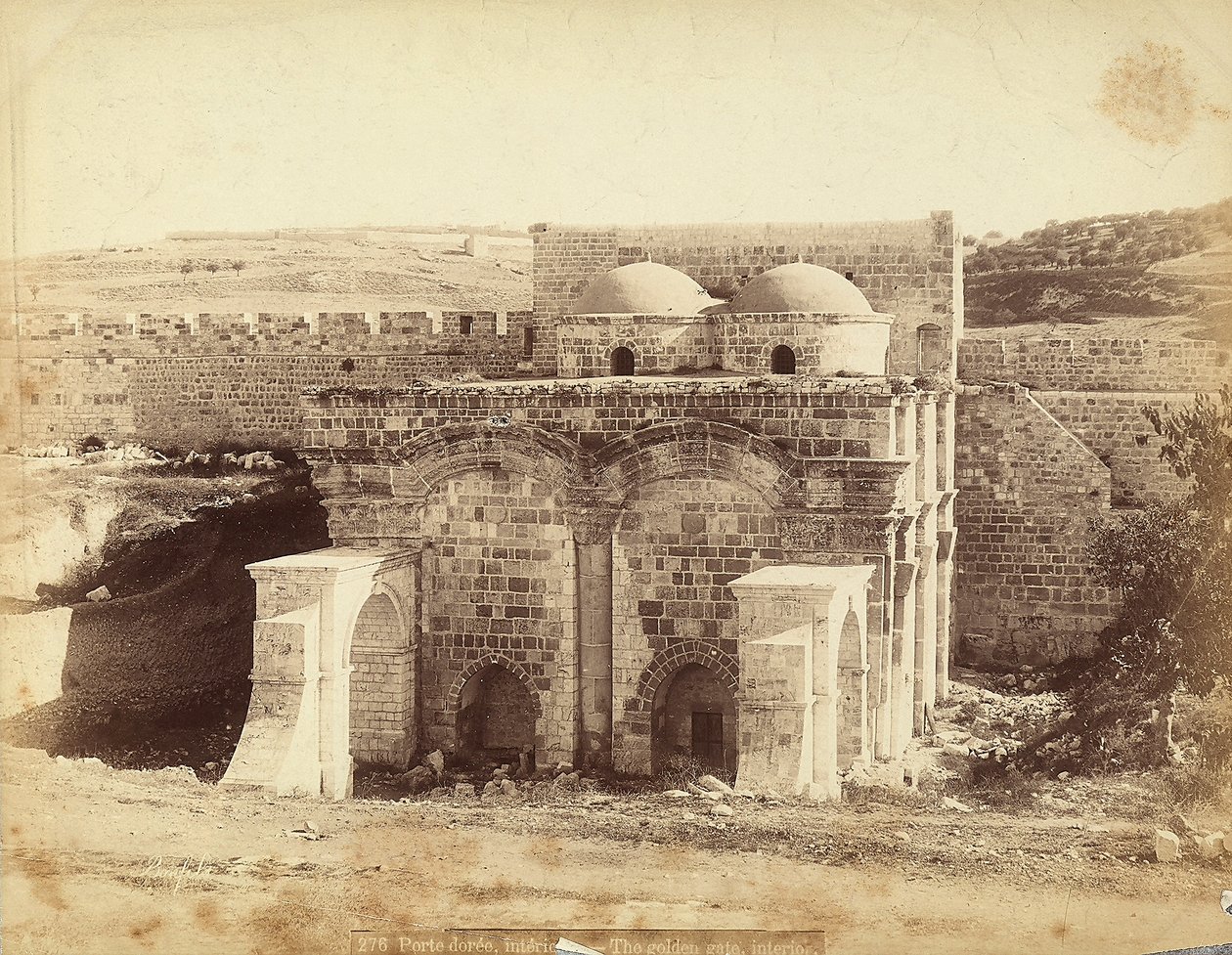 Utsikt over innsiden av Golden Gate, i Jerusalem av Félix Bonfils