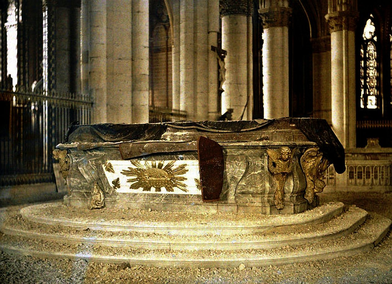 Alteret til restaureringskapellet, Cathedrale Notre-Dame, Reims, Marne, Frankrike, 1917 (autokrom) av Fernand Cuville