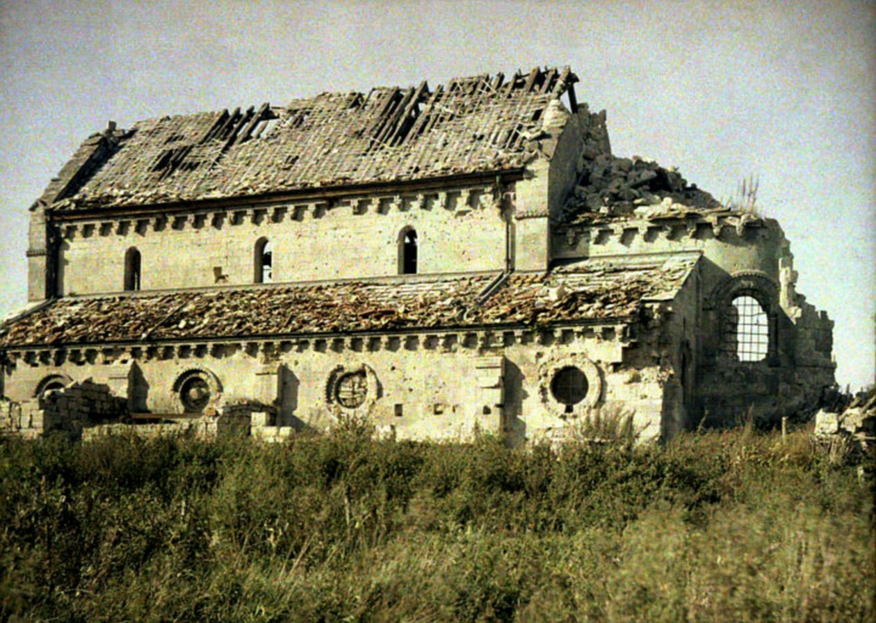 Kirke skadet av artilleriild, Tracy-le-Val, Oise, Frankrike, 1917 (autokrom) av Fernand Cuville