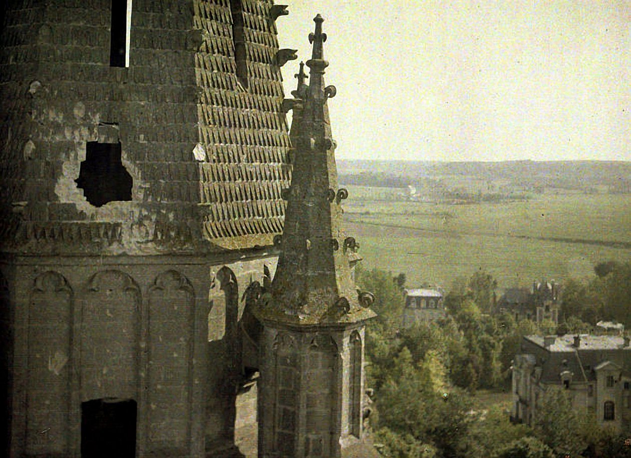 Skader på klosteret Saint-Jean-des-Vignes, som ble sterkt skadet av artilleriild, Soissons, Aisne, Frankrike, 1917 (autokrom) av Fernand Cuville