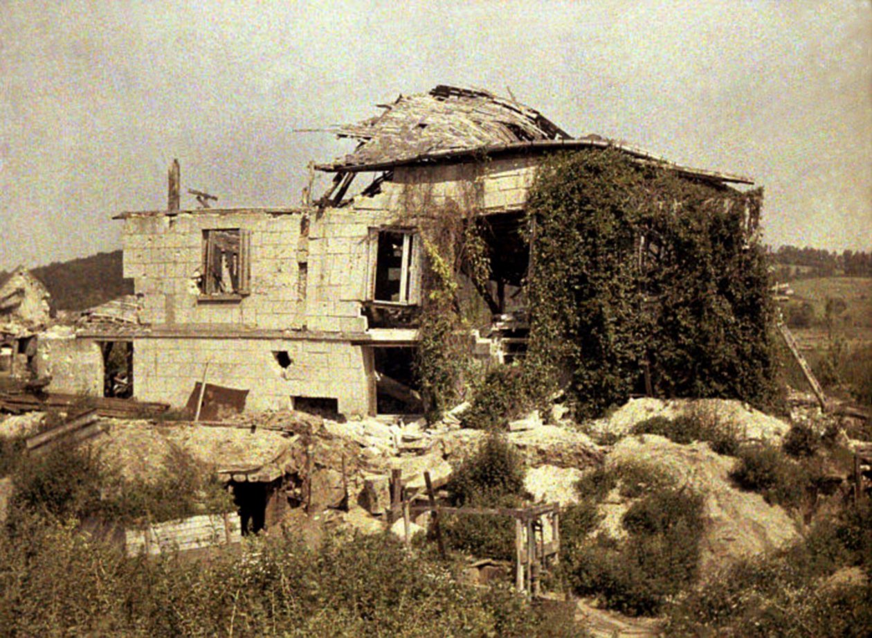 Boevre-gårdsbygningen i ruiner, Soissons, Aisne, Frankrike, 1917 (autokrom) av Fernand Cuville