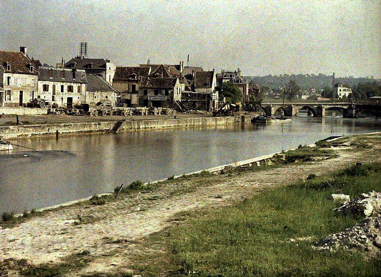 Elven Aisne og Pont des Anglais, Soissons, Frankrike, 1917 (autokrom) av Fernand Cuville