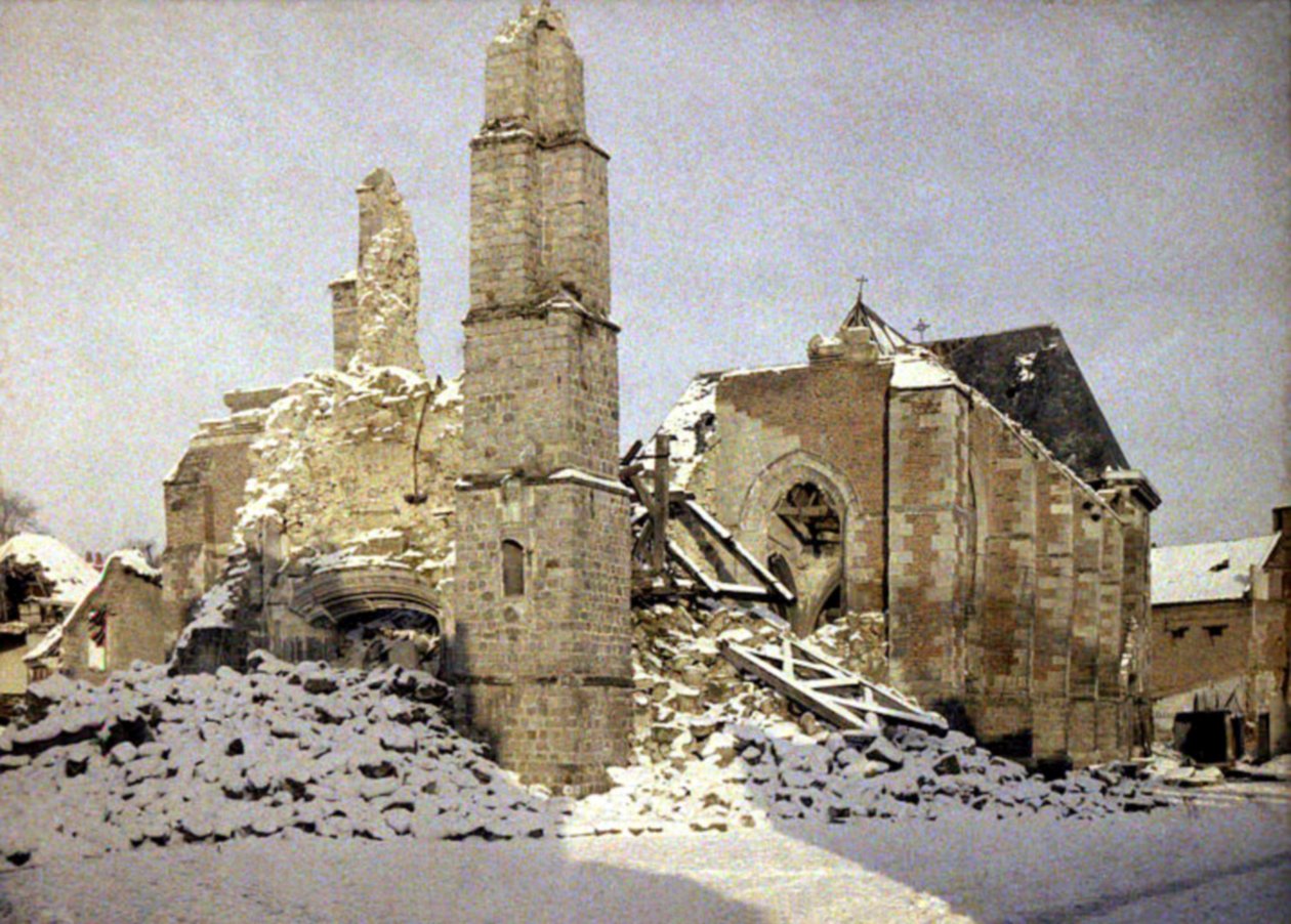Saint-Martin-kirken, som ble sprengt under tilbaketrekningen av den tyske hæren, Chauny, Aisne, Frankrike, februar 1917 (autokrom) av Fernand Cuville