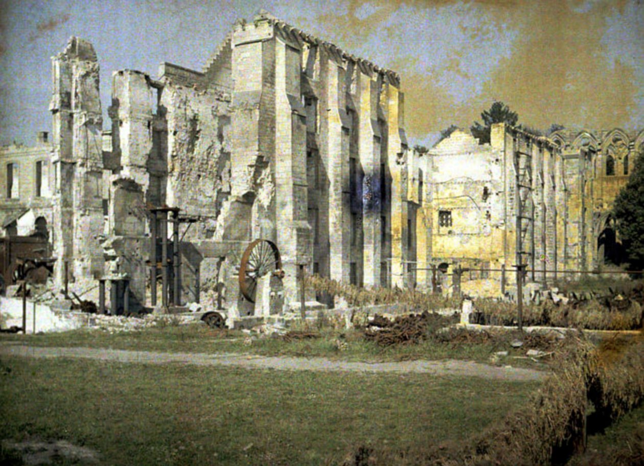 Ruinene av fabrikken og klosteret Notre-Dame d'Ourscamp, et cistercienserkloster brant ned i 1915, Chiry-Ourscamp, Oise, Frankrike, 1917 (autokrom) av Fernand Cuville