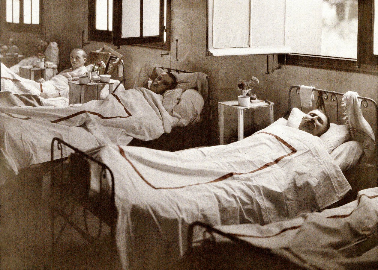 Sårede soldater fra slagmarken nær Laffaux ved Saint-Paul Hospital under første verdenskrig, Soissons, Aisne, Frankrike, 1917 av Fernand Cuville