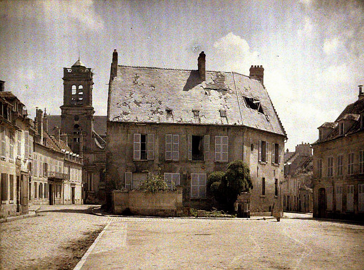Hus med skadet tak, Soissons, Aisne, 1917 (autokrom) av Fernand Cuville